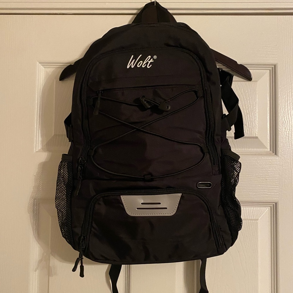 Wolt Premium Sports Bag/Backpack. NWT. Black.